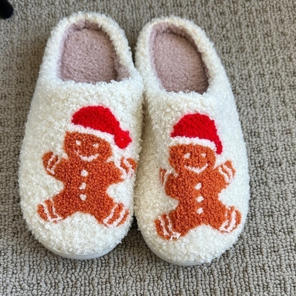 Cozy Holiday Gingerbread Slippers - Cream and Red
